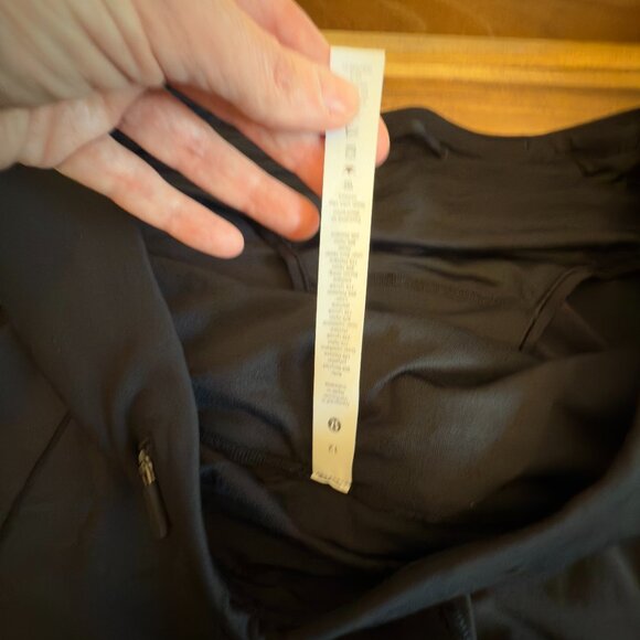NWT Lululemon Speed Up Short Low-Rise 2.5" in Black Size 12 - Picture 3 of 4